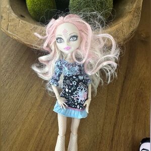 Monster High Ghoulfreaks Landoom Viperine Gorgon Doll - Collectible Ghoulfriends